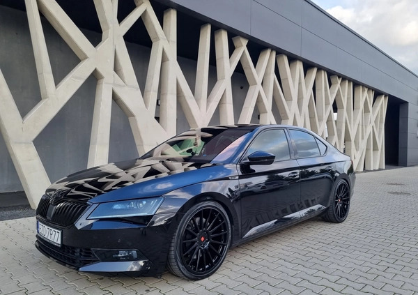 Skoda Superb cena 150000 przebieg: 85000, rok produkcji 2019 z Koprzywnica małe 562